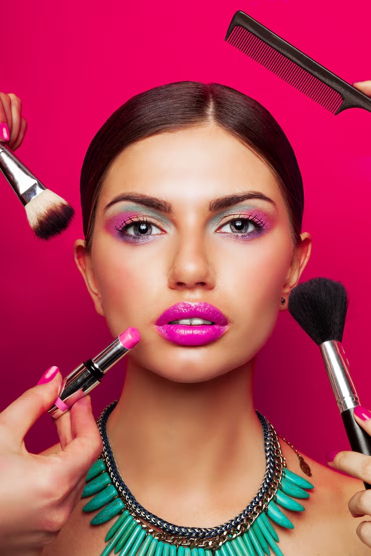 imageye___-_imgi_3_portrait-model-with-perfect-skin-bright-make-up-big-pink-lips-necklace_273443-2102